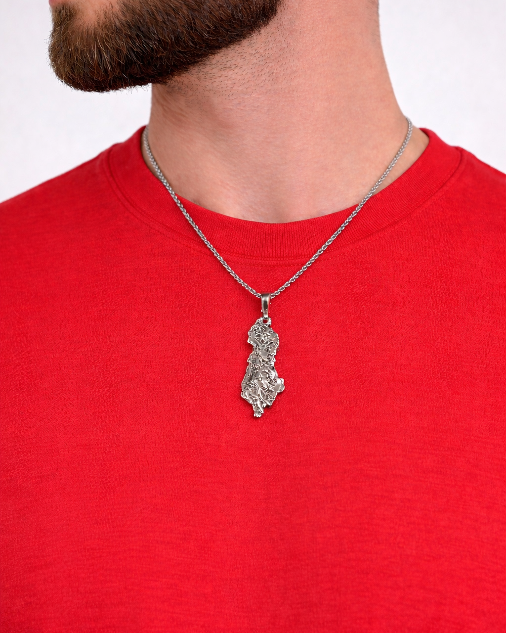 Pendentif Albanie porté