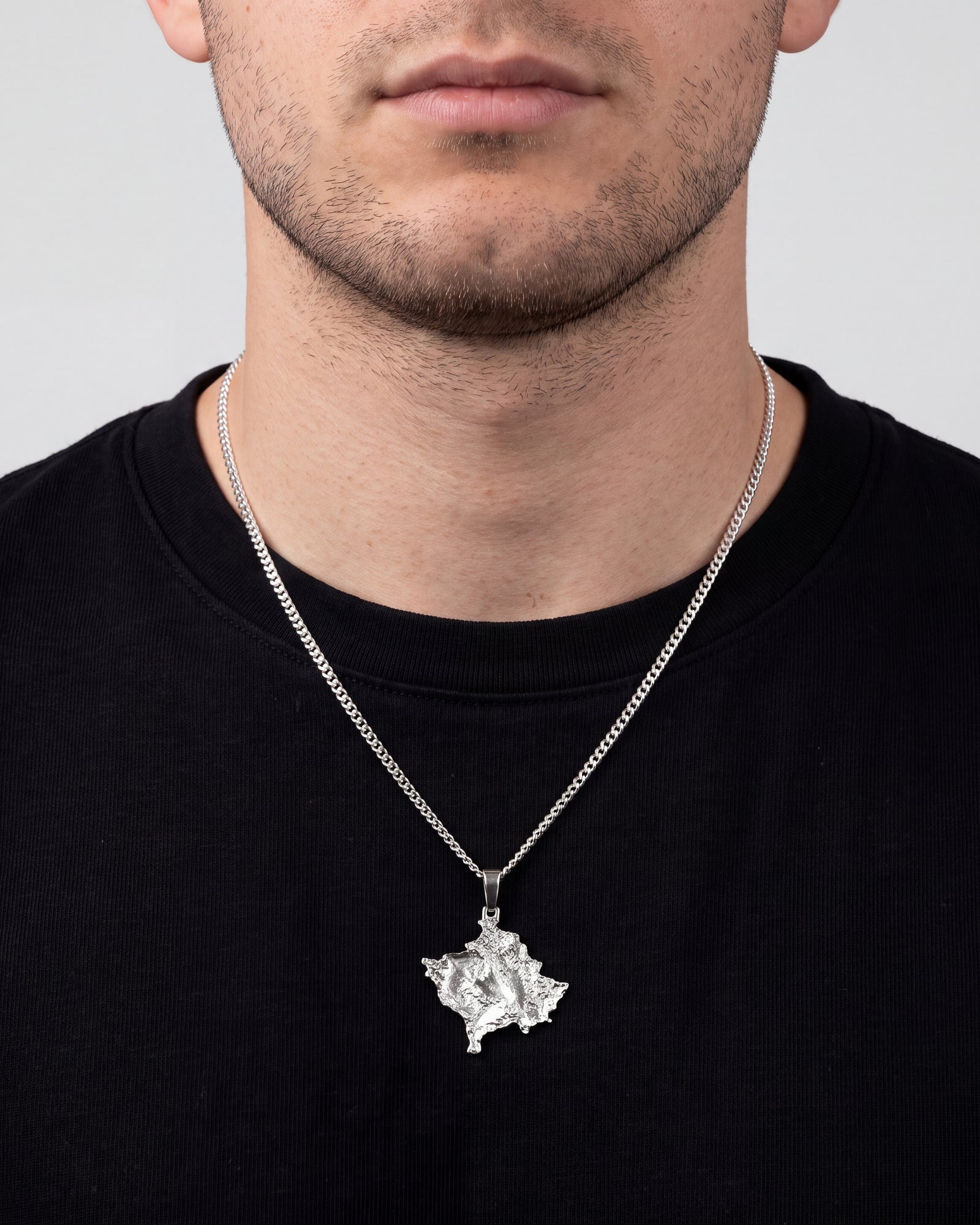 Pendentif Kosovo porté