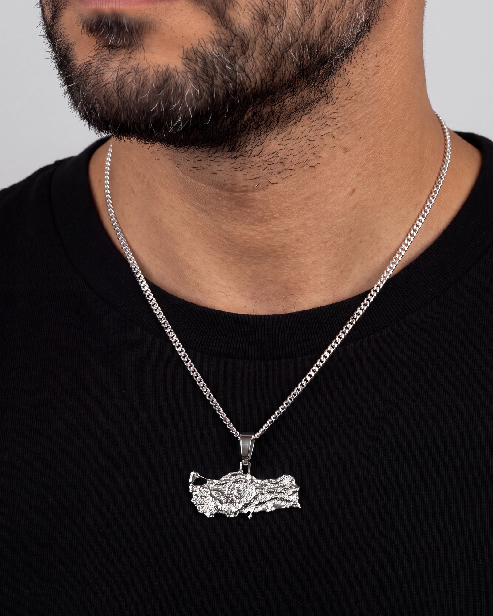 Pendentif Turquie porté